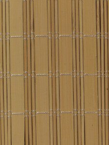 Panel de pared de bambú, sin tratamiento. Hay un espacio de aprox. 0.5 mm entre las trenzas, si no está doblada desde atrás, deja el aire ventilarse.